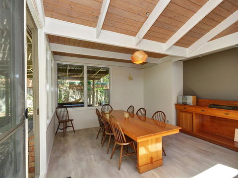 Pet Friendly - Large 4 Bedroom Home - Australian Directory 2