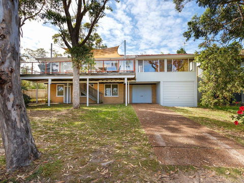 Pet Friendly 4 Bedroom Holiday Home - River Views - Australian Directory 0