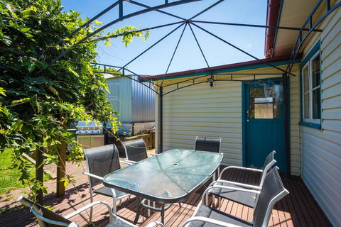 Pet Friendly Beach Cottage @ Ballingalla - Australian Directory 1
