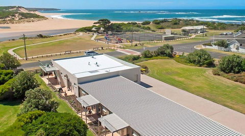 Peterborough House Motel - Australian Directory 0