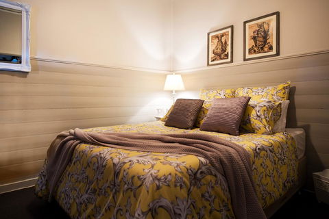 Petite Maison - Australian Directory 2