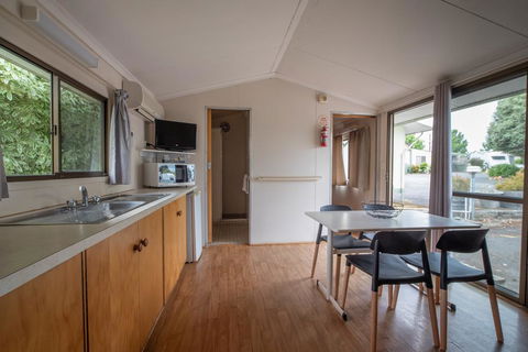Pine Country Caravan Park - Australian Directory 1