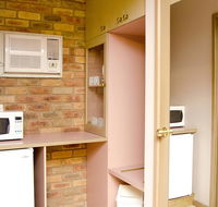 Pines Country Club Motor Inn - Australian Directory
