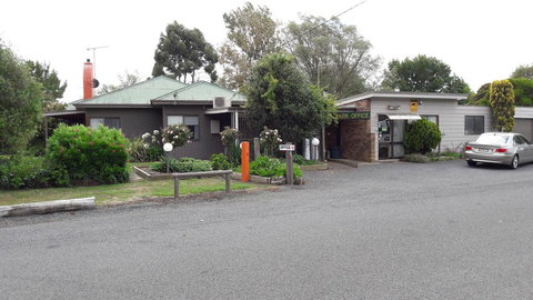 Pinewood Caravan Park - Australian Directory 2