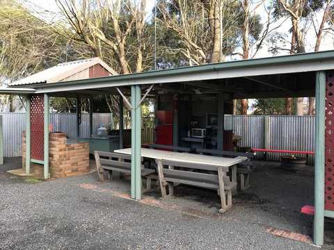 Pinewood Caravan Park - Australian Directory 0