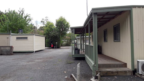 Pinewood Caravan Park - Australian Directory 1