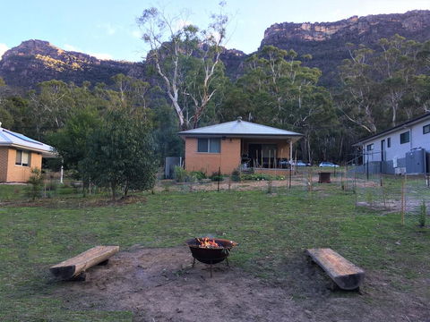 Pinnacle Views - Australian Directory 1