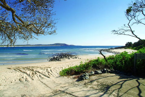 Plomer Beach House - Australian Directory 3