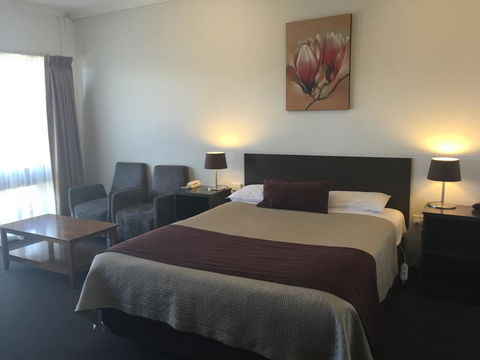 Ploughmans Motor Inn - Australian Directory 1