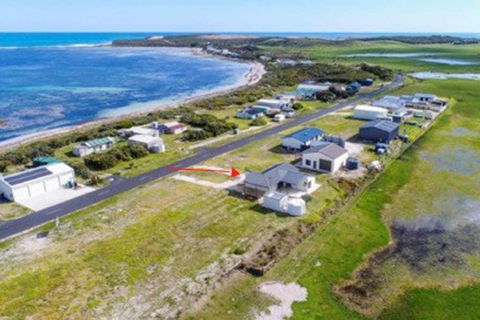 Plovers Rest At Cape Douglas - Australian Directory 3