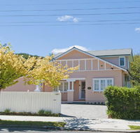 Plum Tree Cottage - warm cosy  walk to town - Australian Directory