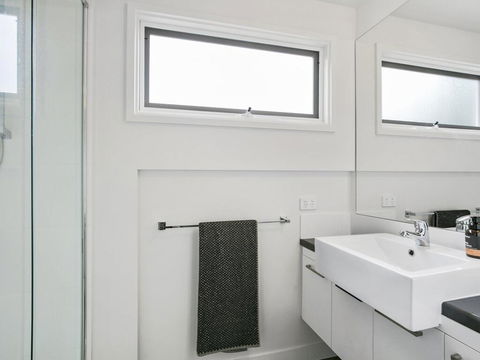 Point Roadknight Villa 3 - Australian Directory 2