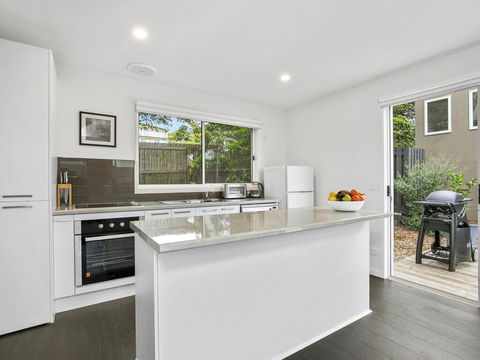 Point Roadknight Villa 3 - Australian Directory 0