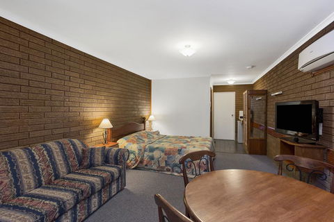 Port Fairy Motor Inn - Australian Directory 1