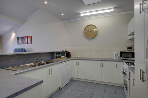 Port Lincoln Foreshore Apartments - Australian Directory 3