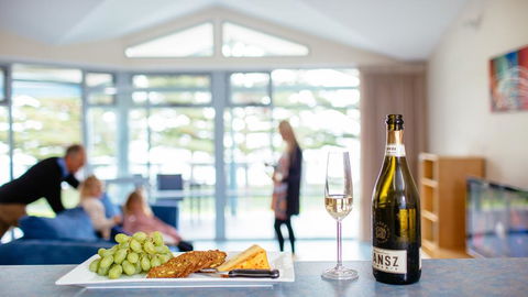 Port Lincoln Foreshore Apartments - Australian Directory 0