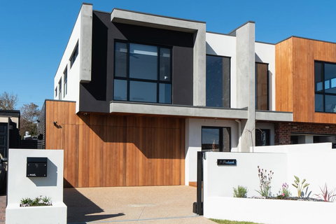 Portrush Luxury B&B - Australian Directory 1