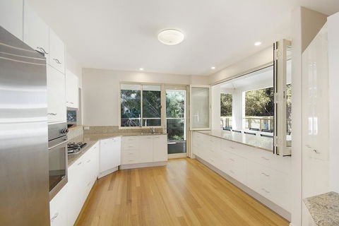 Prestigious House In Little Cove - 4 Baywoods - Australian Directory 3