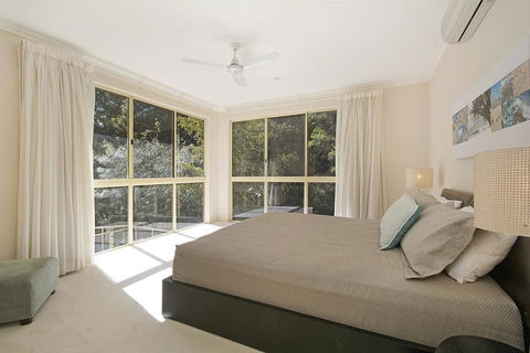 Prestigious House In Little Cove - 4 Baywoods - Australian Directory 1