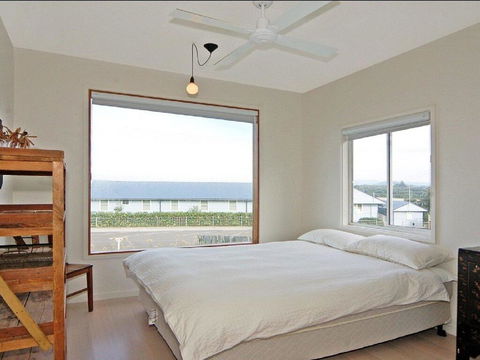 Prime Position - Across From Seven Mile Beach - Australian Directory 3