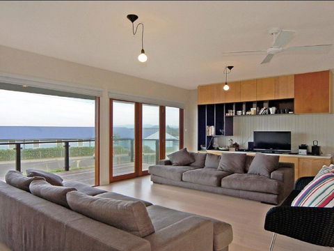 Prime Position - Across From Seven Mile Beach - Australian Directory 1
