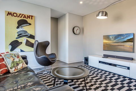 Professional Living Minutes From The City - Australian Directory 0