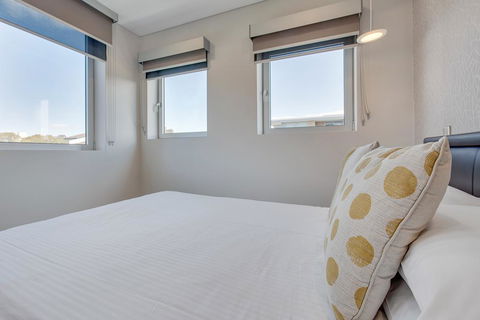 Professional Living Minutes From The City - Australian Directory 3