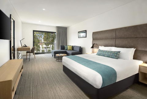 Quality Hotel Lakeside - Australian Directory 2