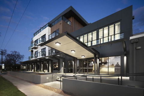 Quality Hotel Lakeside - Australian Directory 0
