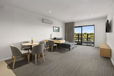 Quality Hotel Lakeside - Australian Directory 3