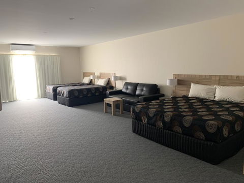 Quality Hotel Sherbourne Terrace - Australian Directory 1