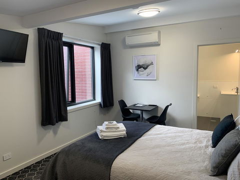 Queens Arms Hotel - Australian Directory 0