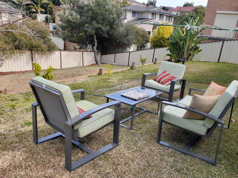 Quiet And Spacious Living Close To All Attractions - Australian Directory 3
