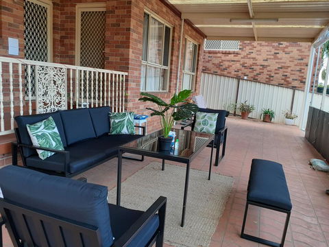 Quiet And Spacious Living Close To All Attractions - Australian Directory 1