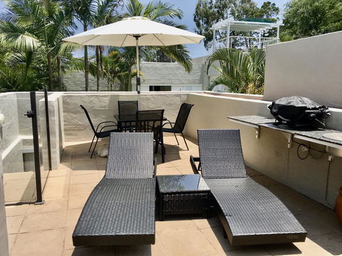 Quiet Oasis Apartment With Rooftop Spa - Australian Directory 2