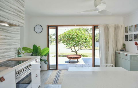 Quiet Pet Friendly Home 3 Houses To Beach Entry With Private Pool Walk To Shops - Australian Directory 2