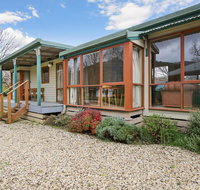 R  R in Bright - Short walk to town - Australian Directory