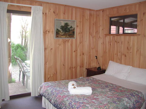 Rainbow House - Australian Directory 3