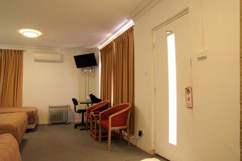 Rainbow Motel - Australian Directory 2