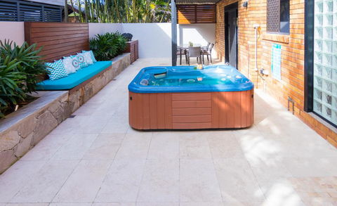 Rayner's Secret - Lennox Head - Australian Directory 1