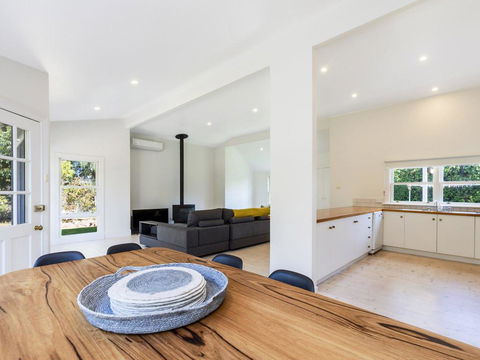 Red Door @ Wishart - Australian Directory 2