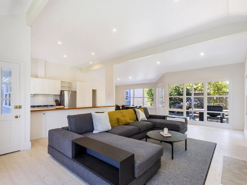 Red Door @ Wishart - Australian Directory 3