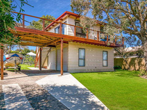 Red Rocks Family Escape - Australian Directory 0