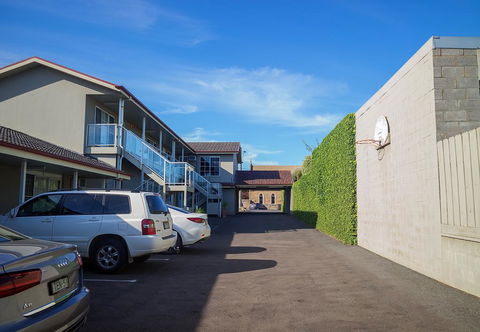 Redwood Manor Motel Apartments - Australian Directory 2