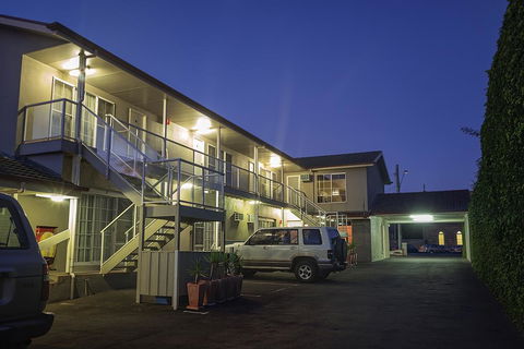 Redwood Manor Motel Apartments - Australian Directory 1