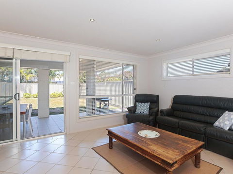 Relax At Pacific', 1/26 Pacific Avenue - Private Duplex With Enclosed Yard - Australian Directory 3