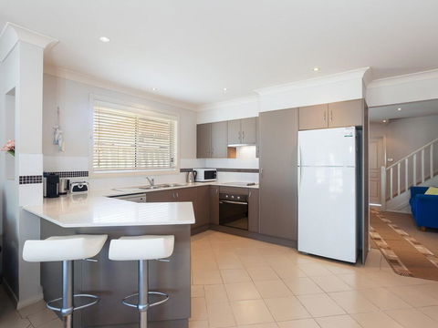 Relax At Pacific', 1/26 Pacific Avenue - Private Duplex With Enclosed Yard - Australian Directory 2
