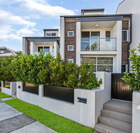 Relax in a Spacious  Modern Townhouse in Asquith - Australian Directory