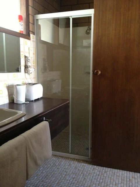 Rippleside Park Motor Inn - Australian Directory 3