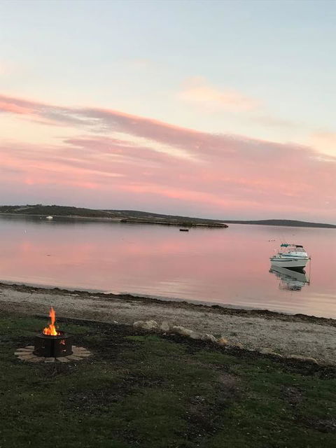 Rising Tide Beach House - Australian Directory 3